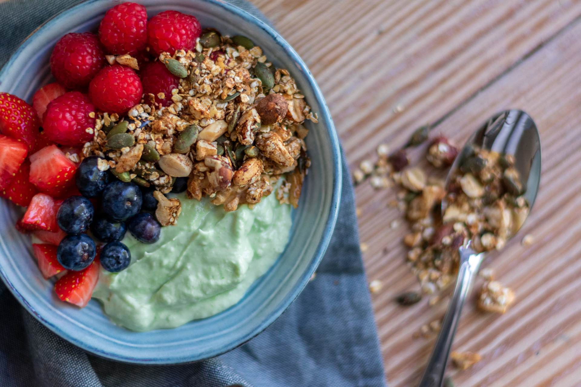 Avocadosmoothie met pangranola