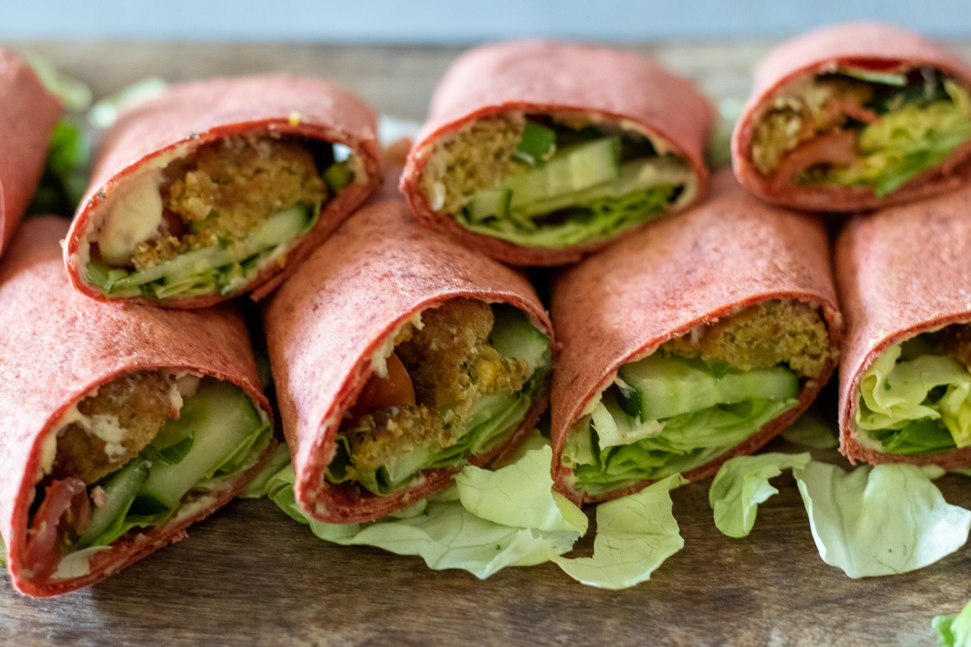 Rode bietenwrap met falafel